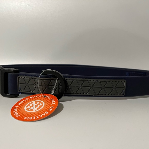 Top paw navy stink free waterproof collar.